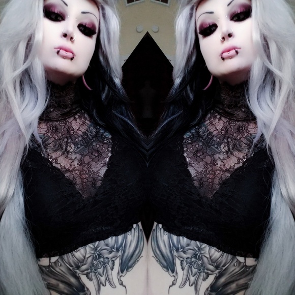 🌸Meet your Posher🌸 - Picture 3 of 16